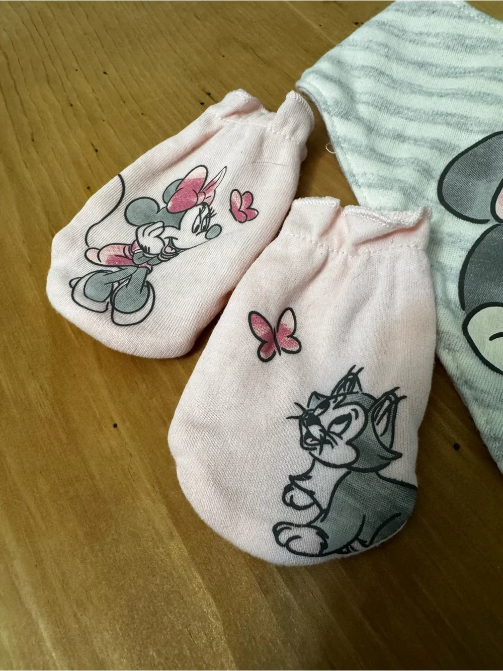Disney Pink & Gray Minnie Mouse Bib and Mittens Set